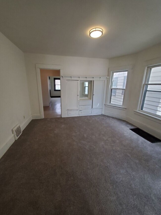 Primary Photo - 3134-3136-3136 N 35th St