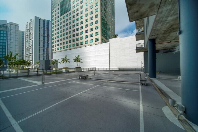 Building Photo - 690 SW 1st Ct