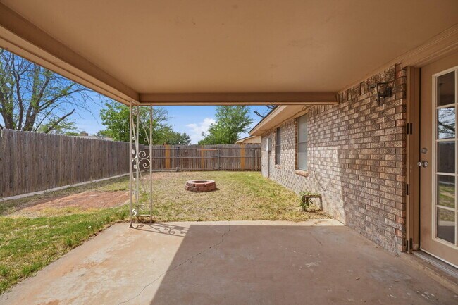 Building Photo - 7909 Albany Ave