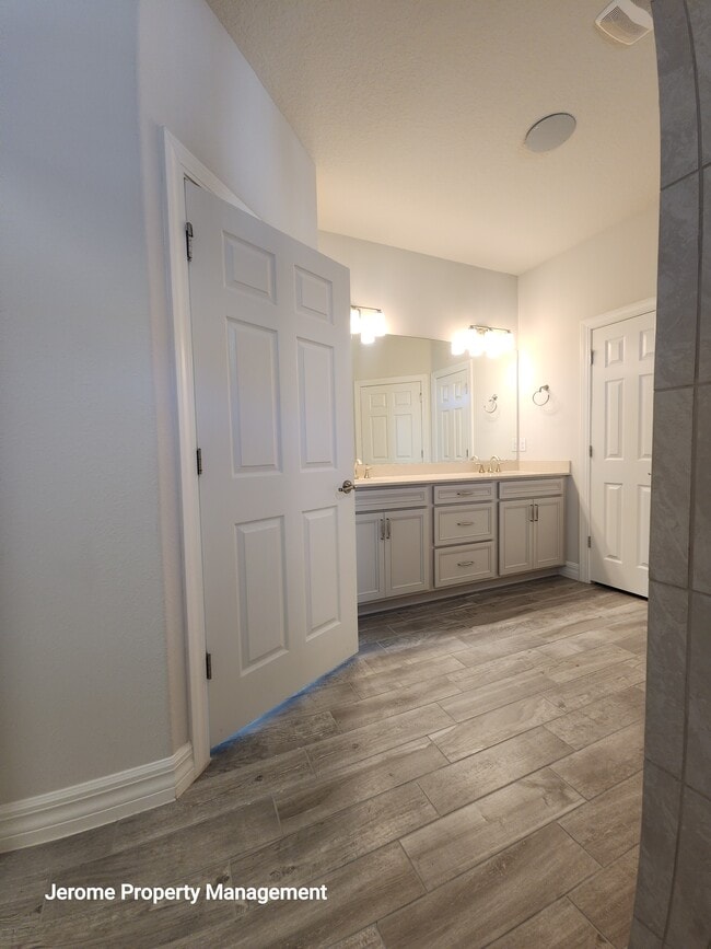 Building Photo - 18743 Coastal Shr Ter