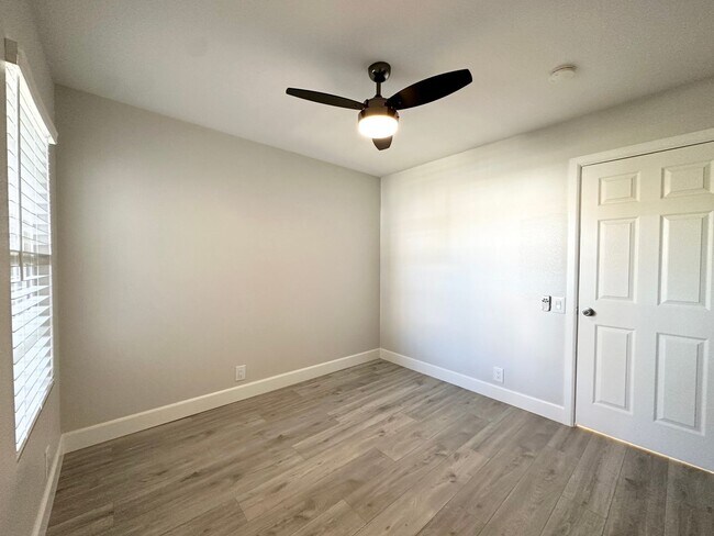 Building Photo - AVAILABLE NOW !! STUNNING 4 Bedroom 2 Bathroom POOL home in La Quinta