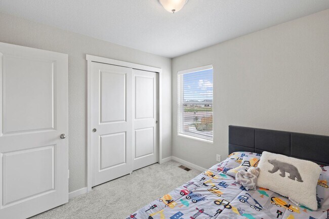 Building Photo - Modern 4BD/3BA Home with Covered Balcony &...