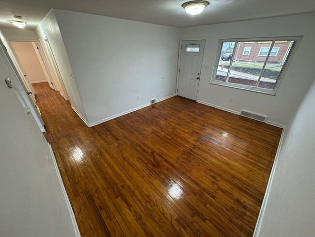 Primary Photo - Cozy & Updated 3-Bedroom 1-Bath Ranch Hous...