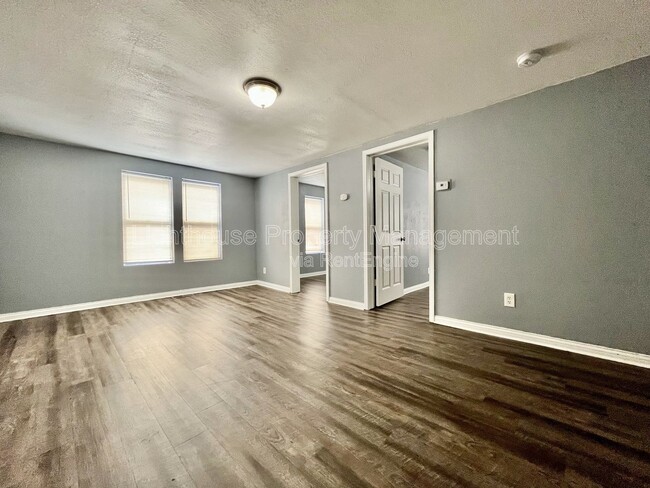 Building Photo - 273 E Forest Ave