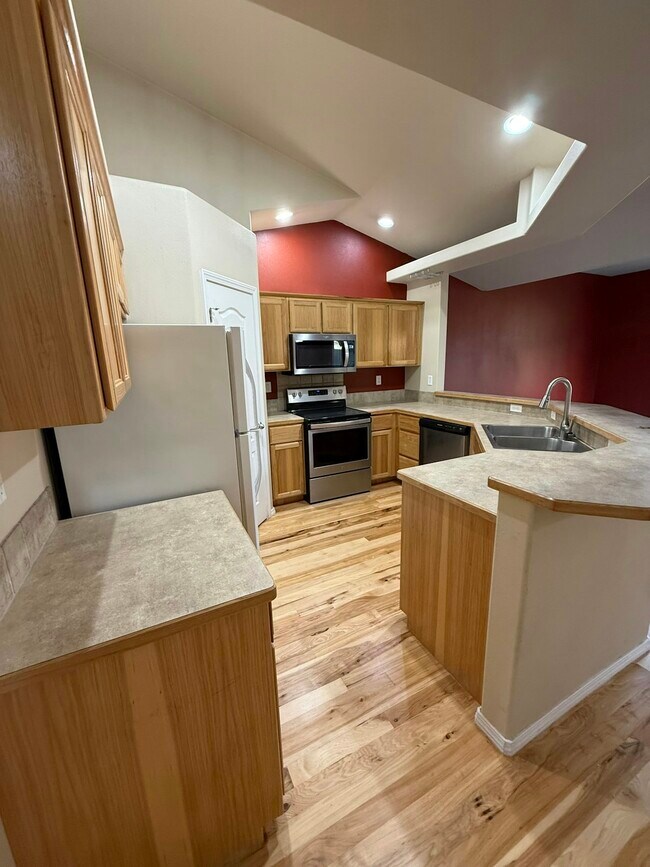 Building Photo - 5844 S Staaten Ave