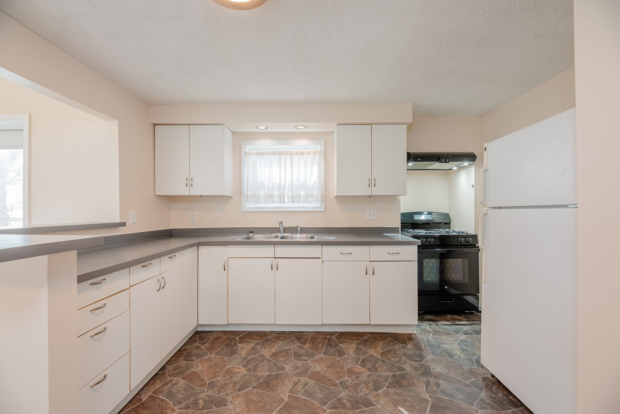 Building Photo - 133 River Meadow Dr