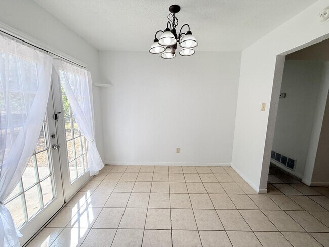 Building Photo - 206 Jason Dr