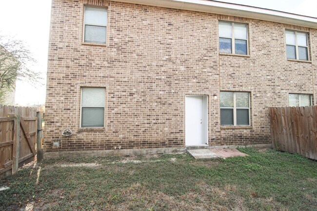 Building Photo - 530 Dukeway Dr