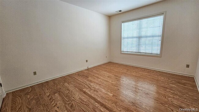Building Photo - 105 Canter Ct