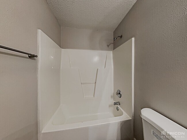 Building Photo - 2608 Misty Cove Pl NE