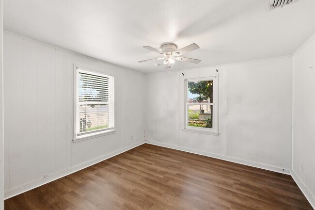 Building Photo - Cute 2/2 in Kilgore!