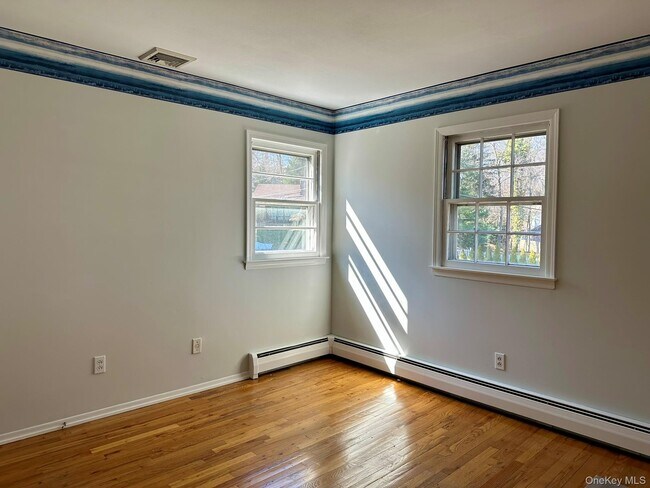 Building Photo - 5 Bronze Ct