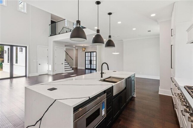 Building Photo - 115 Thome Dr