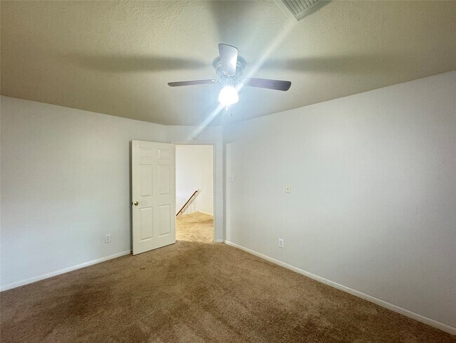 Building Photo - 210 Rolling Plains Dr