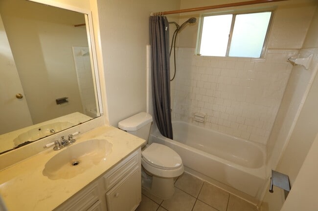 Building Photo - 1607 Chilton Ln