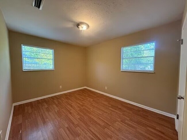 Building Photo - 616 Ashland Dr