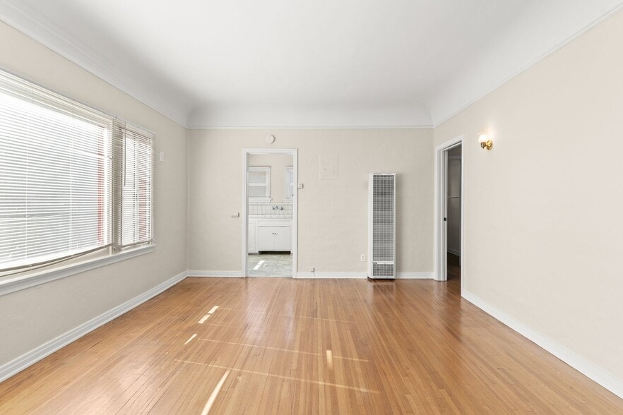 Building Photo - 1715 Termino Ave