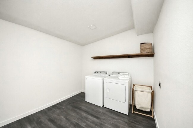 Building Photo - 7640 Broadview Dr