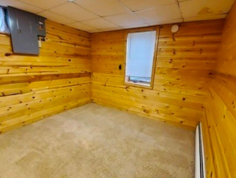 Building Photo - 627 7th Ave S