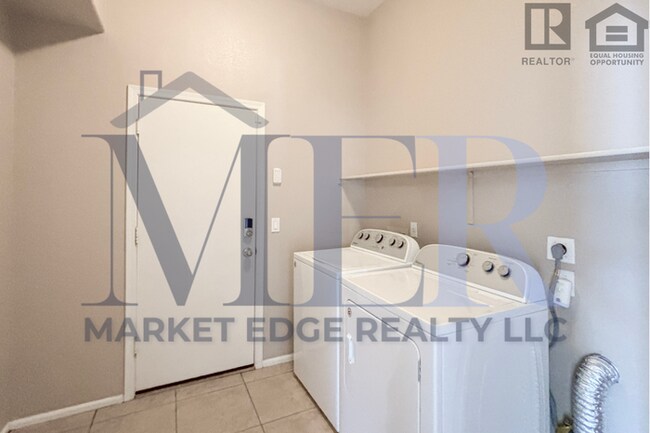Building Photo - 3Bed/2Bath Home w/3 Car Gar at 59th Ave/Un...
