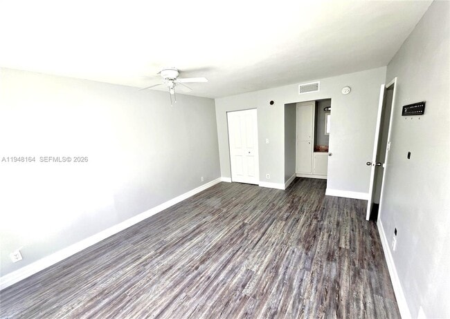 Building Photo - 17021 N Bay Rd