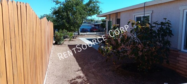 Building Photo - 4 Bedroom Home for Rent in Barstow