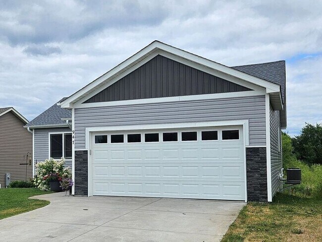 Building Photo - 947 Breckenridge Ln