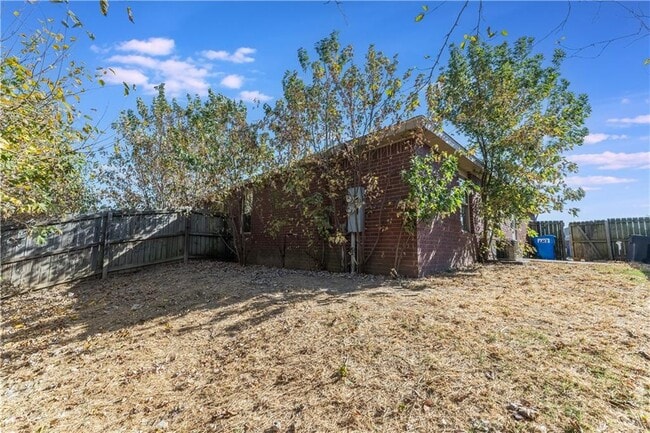 Building Photo - 322 E Southern Trace Dr