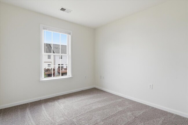 Building Photo - 32 Mabel Ln