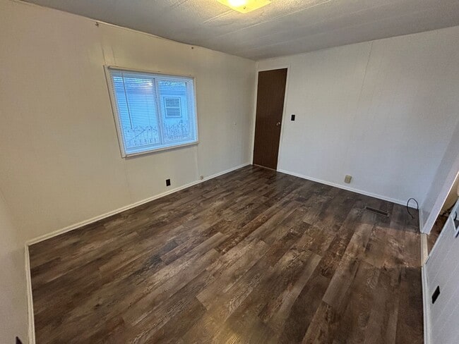 Building Photo - 123 Opal Dr