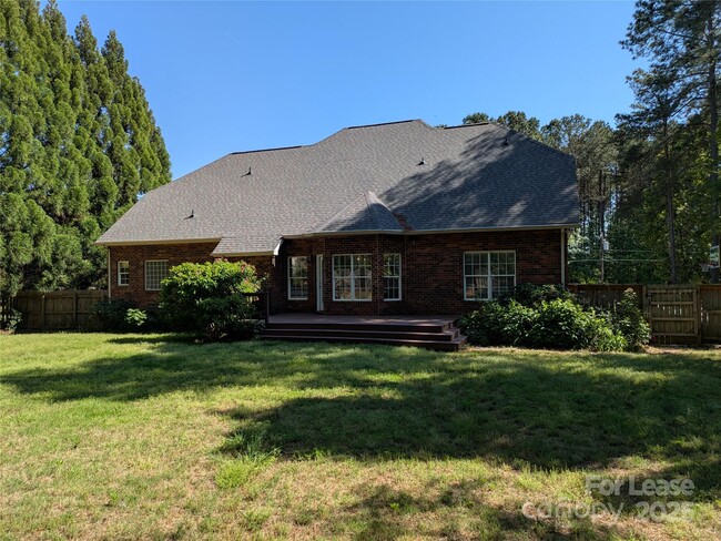 Building Photo - 364 Chuckwood Rd