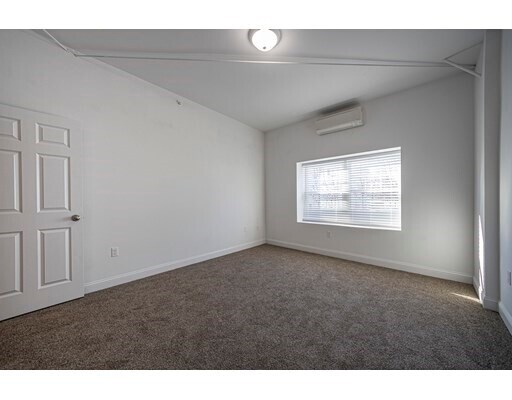 Building Photo - 2 S Grove St