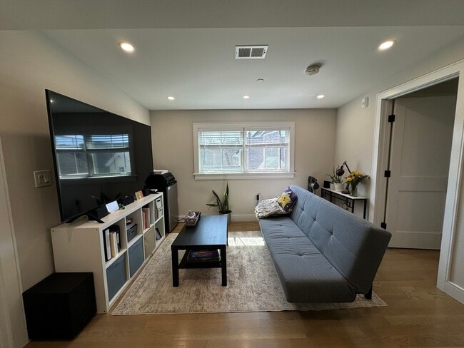 Building Photo - 12 Reedsdale St