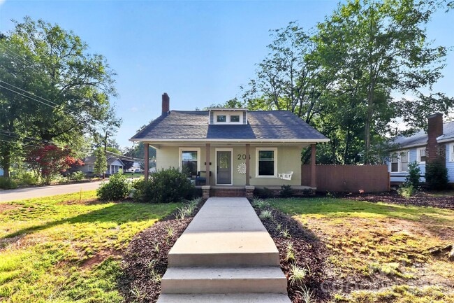 Building Photo - 204 E McNeely Ave