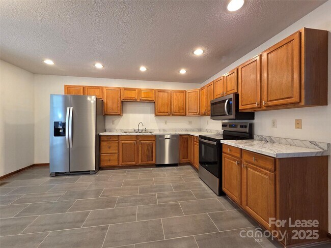 Building Photo - 4641 Hickory Grove Rd
