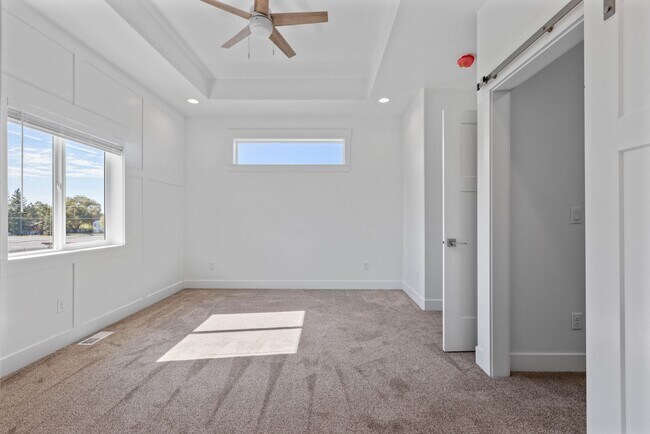 Building Photo - MODERN 3 BED 2.5 BATH TOWNHOME IN SAINT ANTHONY