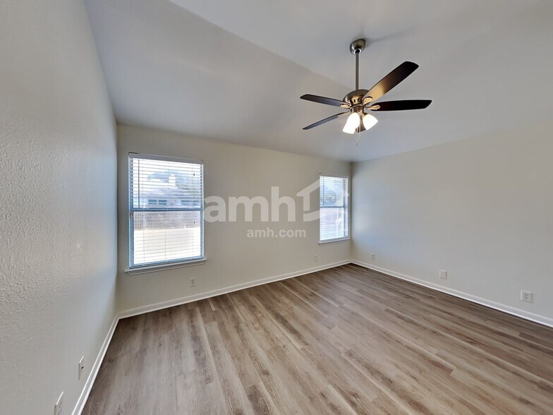 Building Photo - 110 Pony Cv