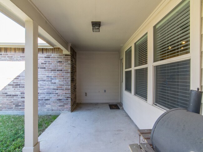 Building Photo - 5212 Blackwood Dr