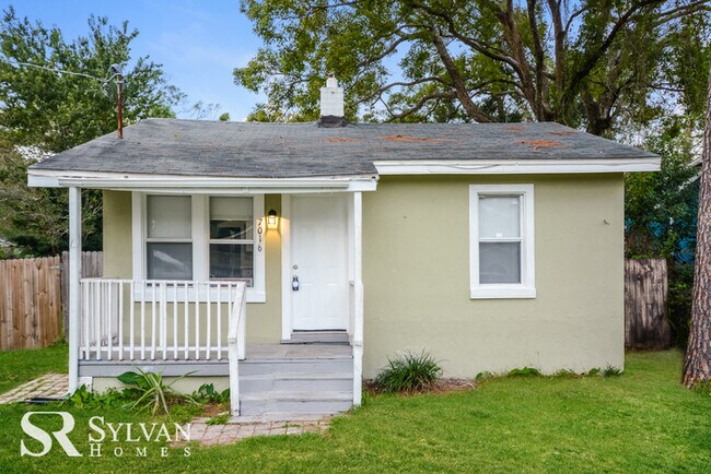 Primary Photo - Cute, cozy and comfortable