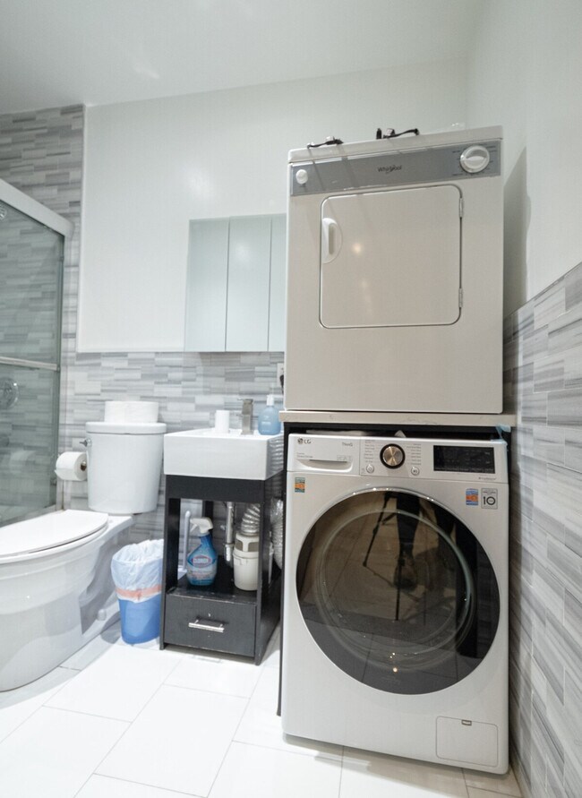 Building Photo - 5 W 101st St