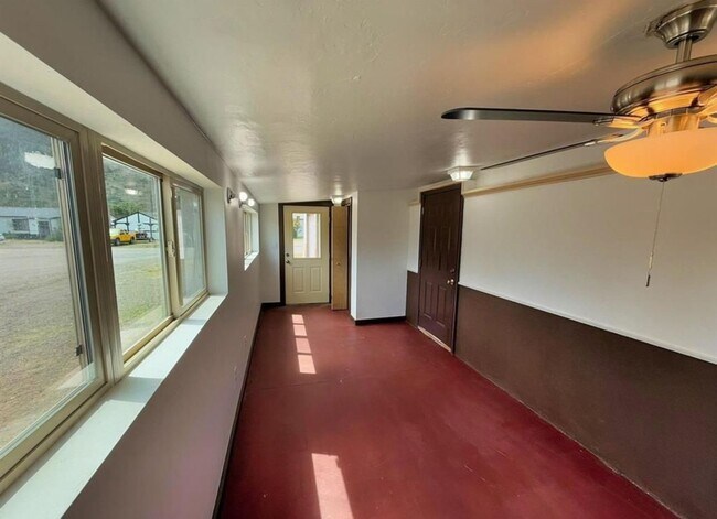 Building Photo - South Fork Rental Home