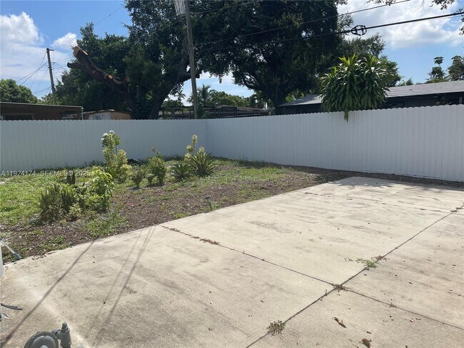 Building Photo - 3500 SW 36th St