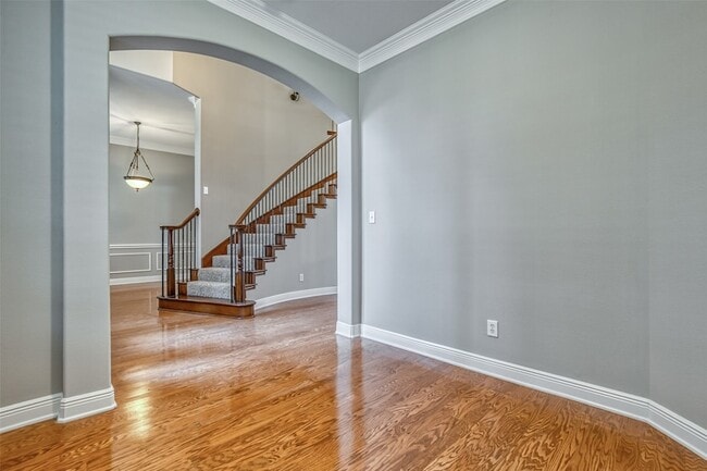 Building Photo - 6533 Riveredge Dr