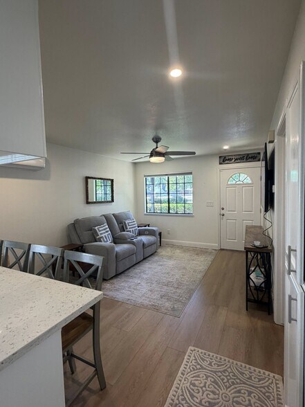 Building Photo - 1444 E Canal Dr