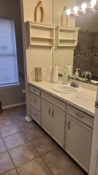 Building Photo - 4865 Folsom Dr