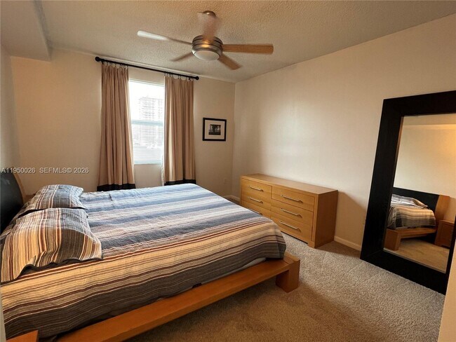 Building Photo - 17150 N Bay Rd