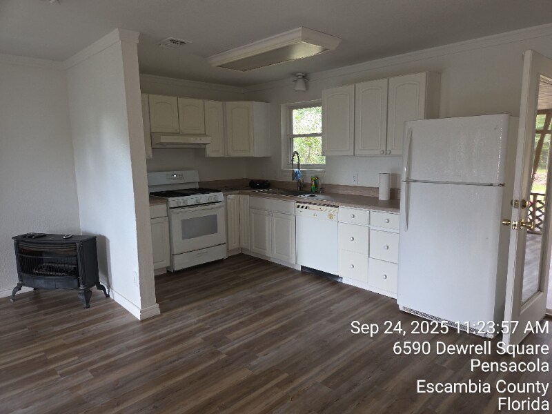 Building Photo - 6590 Dewrell Square