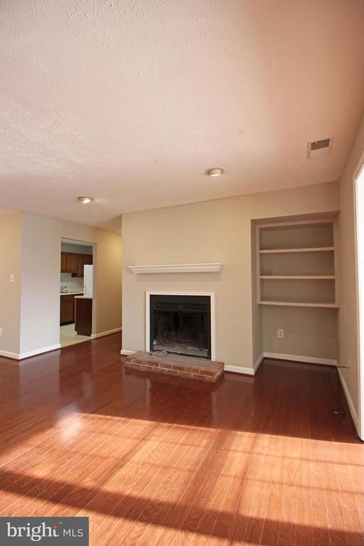 Building Photo - 10182 Oakton Terrace Rd