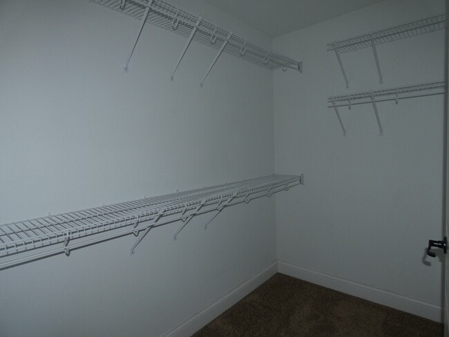 Building Photo - 627 N Edgemere Dr