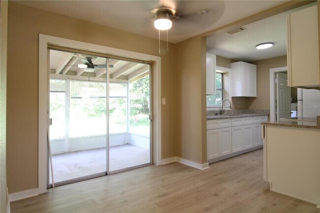 Building Photo - 1388 Whitewood Dr
